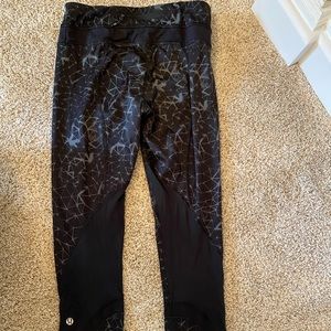 lulu cropped leggings with fun grey print